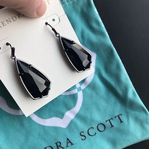 NWOT Kendra Scott black earrings